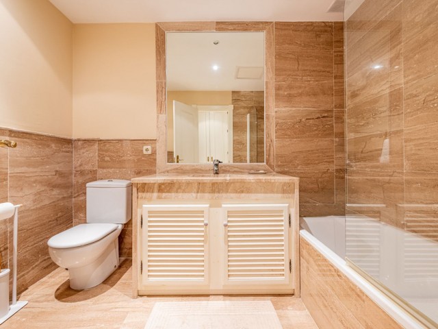 Apartamento con 2 Dormitorios  en Guadalmina Baja