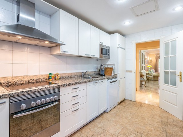 Apartamento con 2 Dormitorios  en Guadalmina Baja