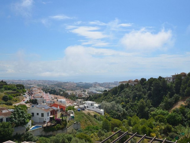 Ático con 3 Dormitorios  en Benalmadena Pueblo