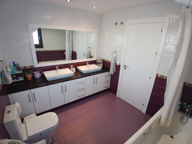 Villa avec 4 Chambres  à Los Pacos