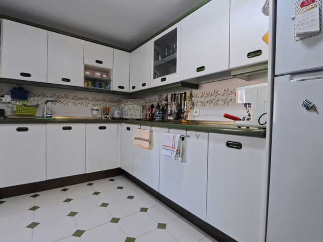 Huoneisto, La Carihuela, R5350096