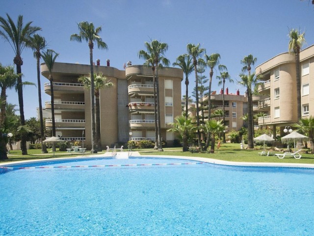 3 Makuuhuoneen Huoneisto La Carihuela