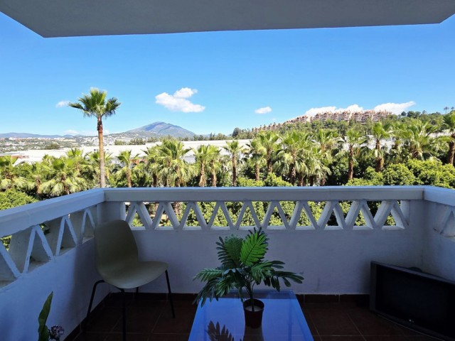 Apartment, Nueva Andalucia, R5379112
