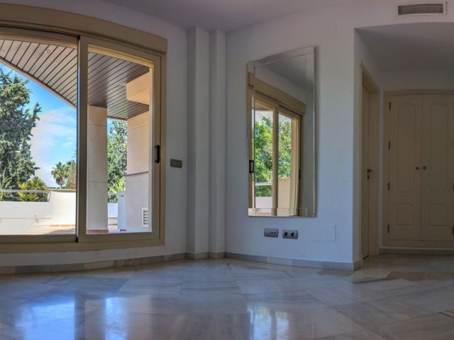 Apartment, Aloha, R5388007