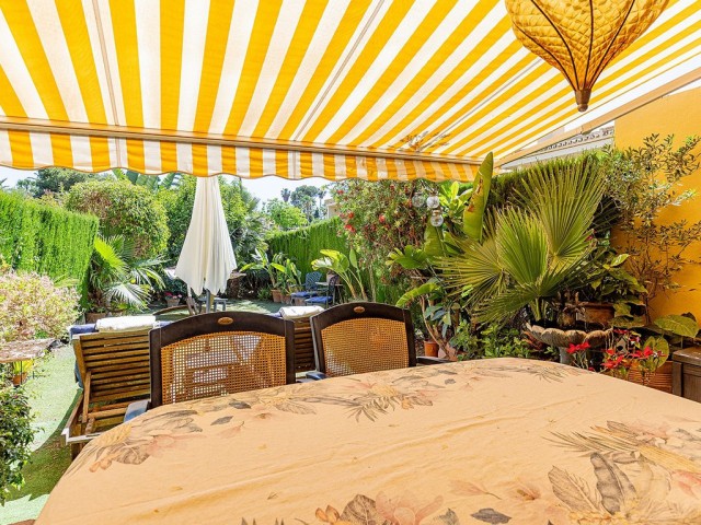 Maison mitoyenne avec 2 Chambres  à Torrequebrada