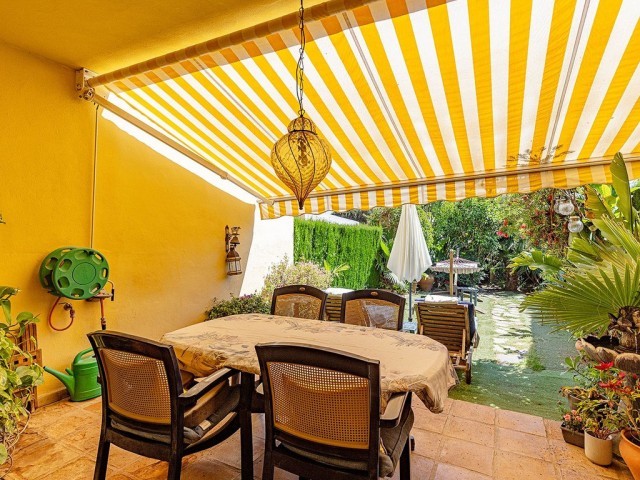 Maison mitoyenne avec 2 Chambres  à Torrequebrada