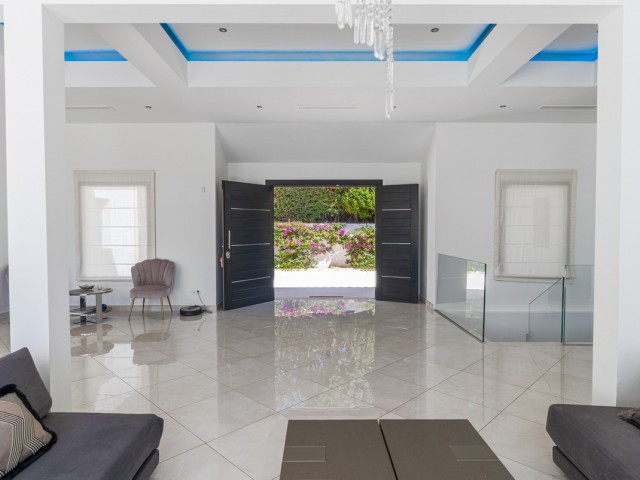 Villa avec 5 Chambres  à San Roque Club