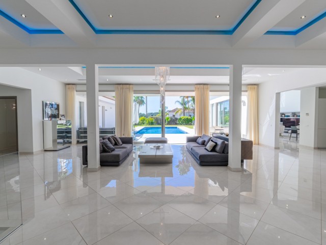 Villa avec 5 Chambres  à San Roque Club