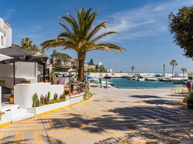Penthouse avec 2 Chambres  à Puerto de Cabopino