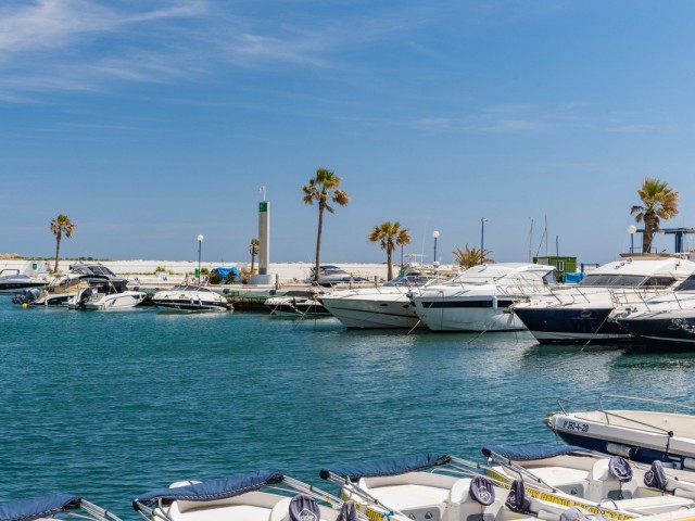 Penthouse avec 2 Chambres  à Puerto de Cabopino