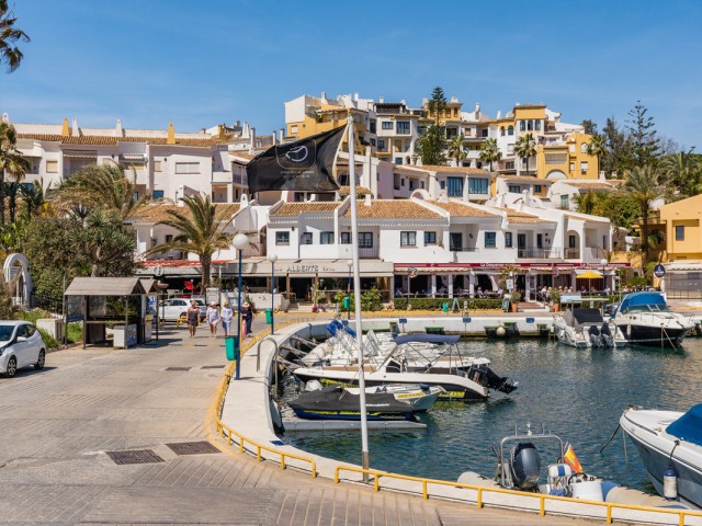 Penthouse avec 2 Chambres  à Puerto de Cabopino