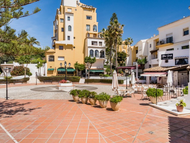 Penthouse avec 2 Chambres  à Puerto de Cabopino