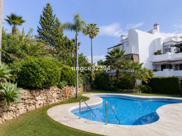 Apartamento con 3 Dormitorios  en New Golden Mile