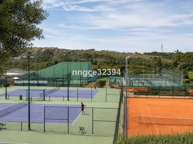 Apartamento con 3 Dormitorios  en New Golden Mile