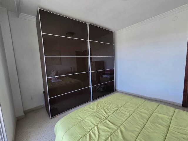 Apartamento con 3 Dormitorios  en Málaga