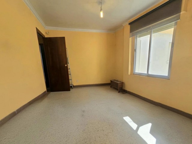 Apartamento con 3 Dormitorios  en Málaga