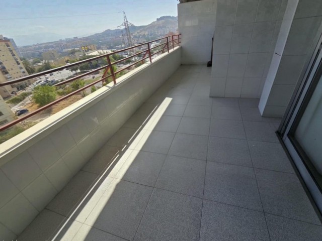 Apartamento con 3 Dormitorios  en Málaga