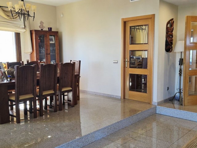 4 Schlafzimmer Villa in Sierrezuela
