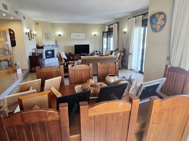 4 Schlafzimmer Villa in Sierrezuela