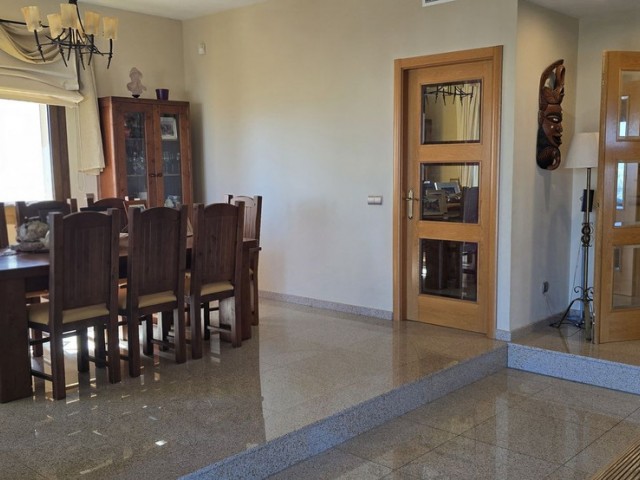 4 Schlafzimmer Villa in Sierrezuela