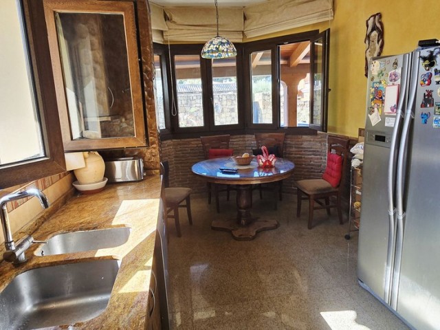 4 Schlafzimmer Villa in Sierrezuela