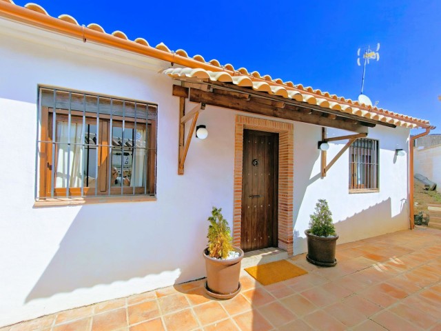 Huvila, El Faro, R5407228