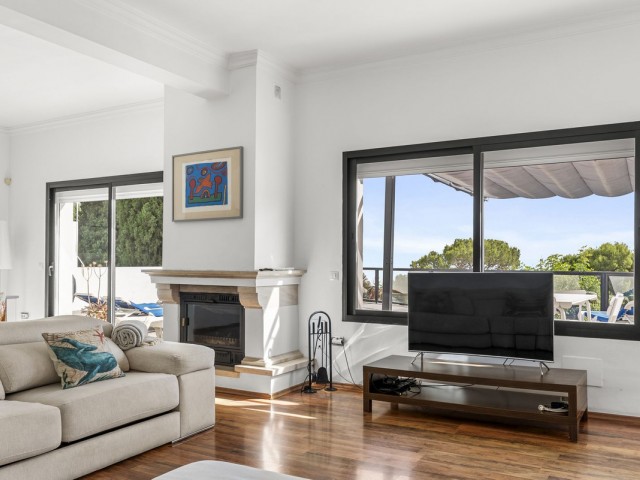 Villa avec 4 Chambres  à Istán