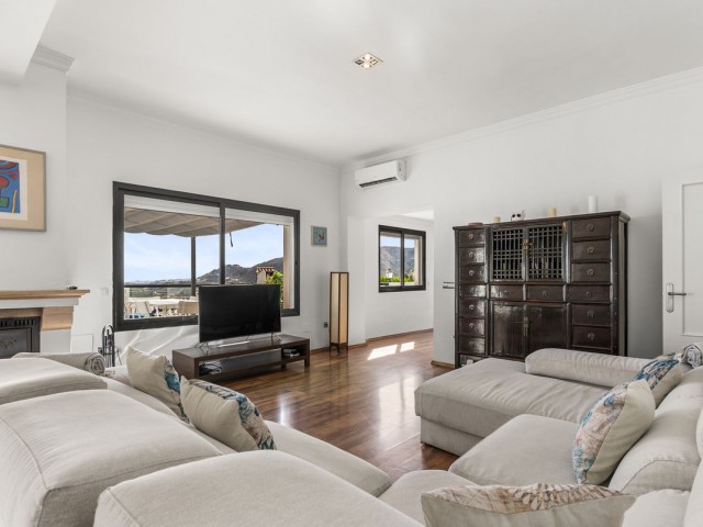 Villa avec 4 Chambres  à Istán