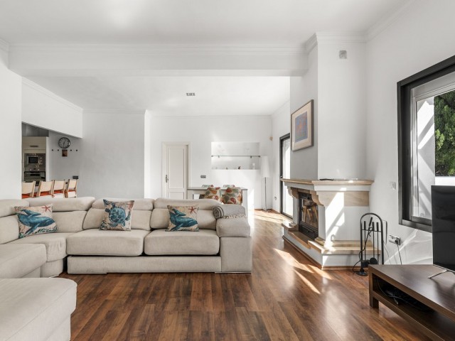 Villa avec 4 Chambres  à Istán