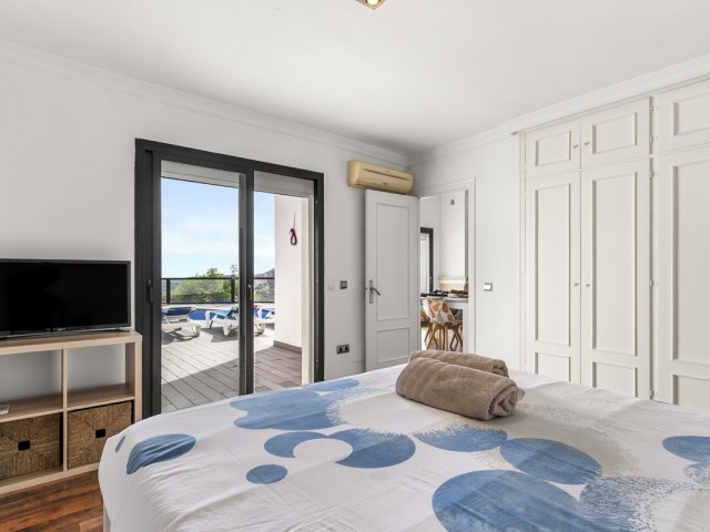 Villa avec 4 Chambres  à Istán