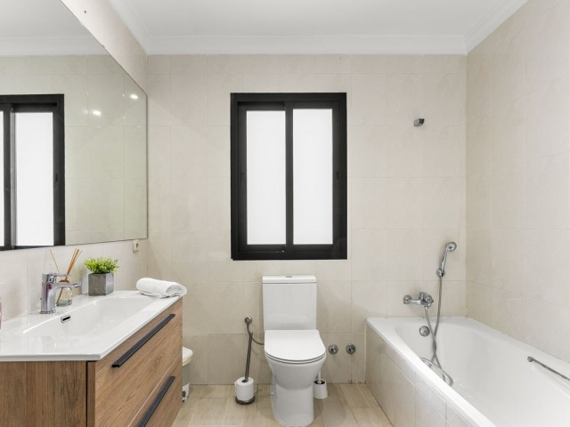 Villa avec 4 Chambres  à Istán