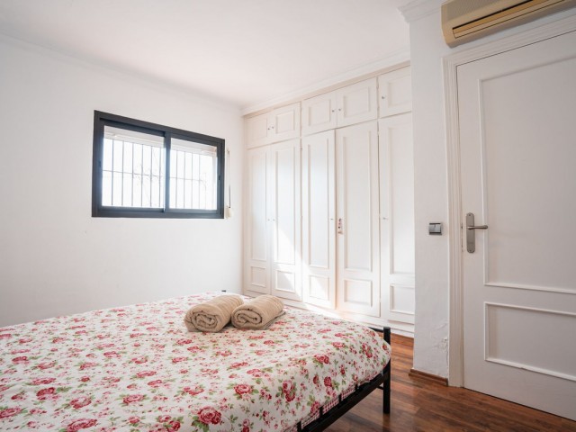 Villa avec 4 Chambres  à Istán