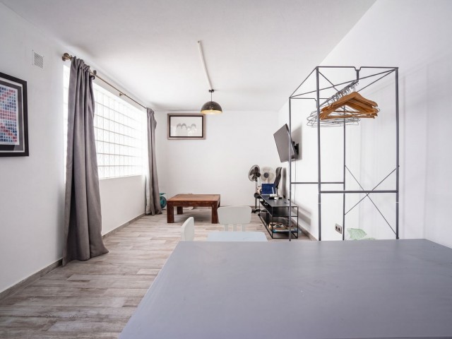 Villa avec 4 Chambres  à Istán