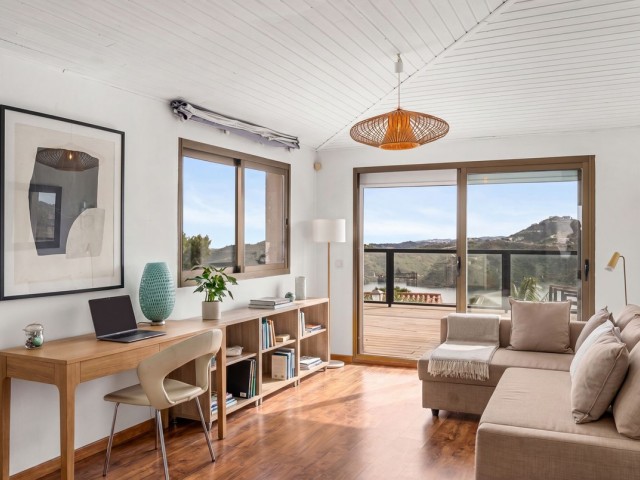 Villa avec 4 Chambres  à Istán