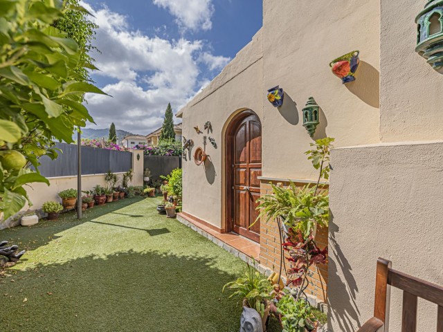 Villa con 3 Dormitorios  en Alhaurín de la Torre