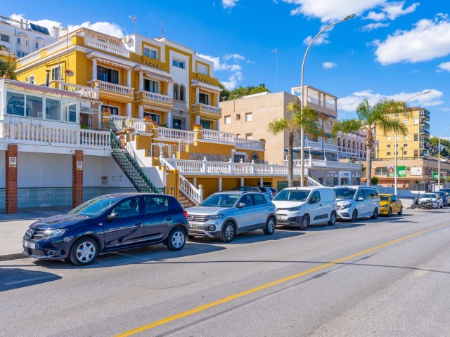 Ático con 3 Dormitorios  en La Carihuela
