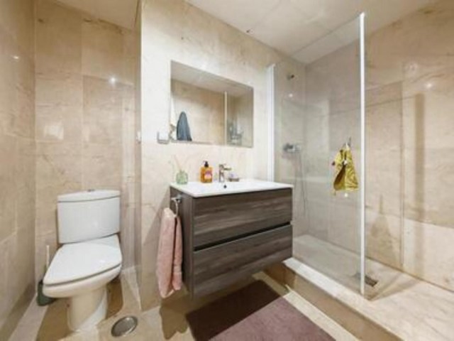 Apartamento con 2 Dormitorios  en Benahavís