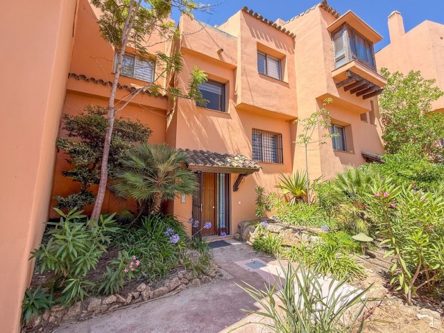 Maison mitoyenne avec 4 Chambres  à Riviera del Sol