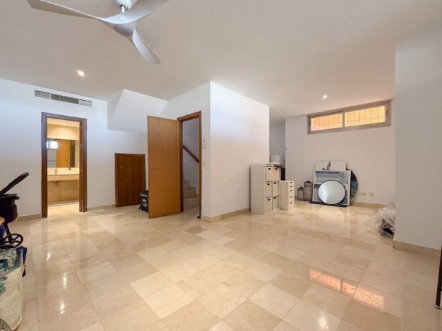 Maison mitoyenne avec 4 Chambres  à Riviera del Sol