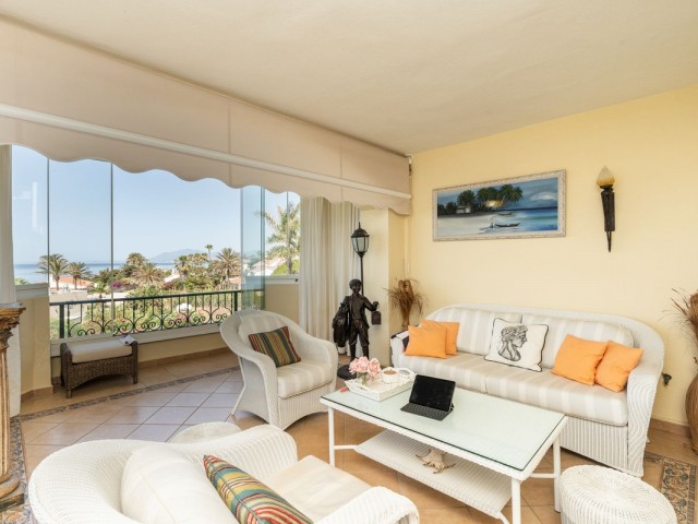3 Bedrooms Apartment in Elviria