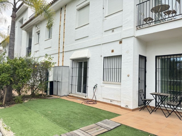 2 Bedrooms Apartment in Nueva Andalucía