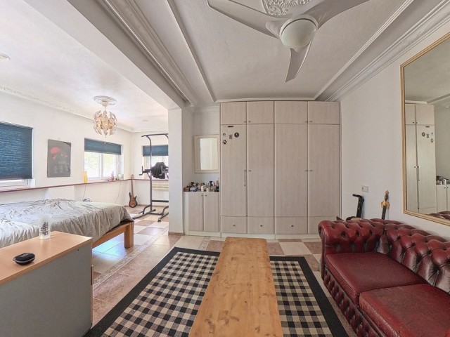 4 Schlafzimmer Villa in Torremuelle
