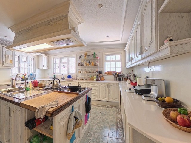 4 Schlafzimmer Villa in Torremuelle