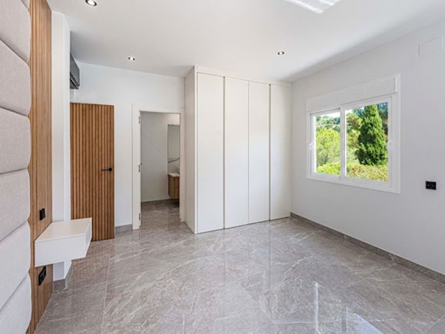 Villa avec 5 Chambres  à El Madroñal