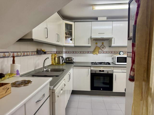 Apartamento con 4 Dormitorios  en Guadalmina Baja