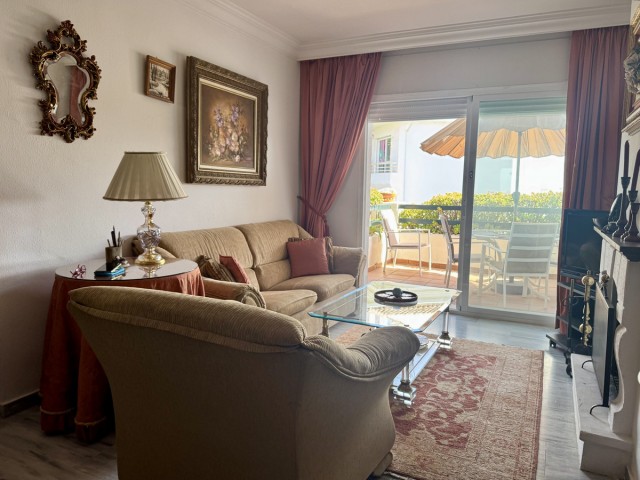 Apartamento con 4 Dormitorios  en Guadalmina Baja