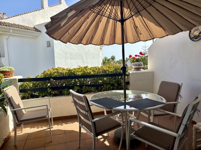 Apartamento con 4 Dormitorios  en Guadalmina Baja
