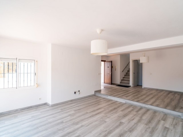 Maison mitoyenne avec 3 Chambres  à Torremuelle