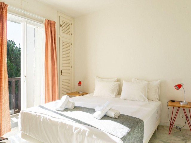 2 Bedrooms Apartment in Elviria
