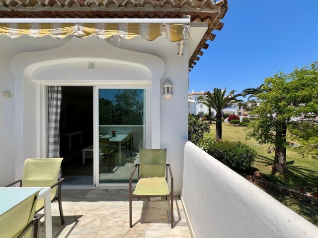 2 Bedrooms Apartment in Elviria